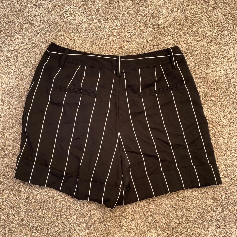 High Rise Striped Shorts - Picture 2 of 3